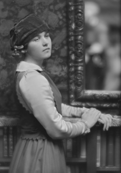Sargent, Margaret, Miss, portrait photograph, 1916 Jan. 28. Creator: Arnold Genthe.