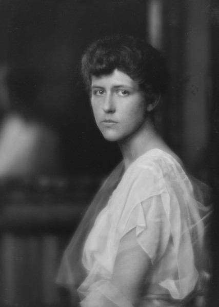 Scheld, Miss, portrait photograph, 1915. Creator: Arnold Genthe.