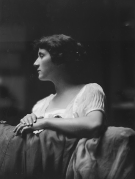Smith, Lesley, Miss, portrait photograph, between 1914 and 1919. Creator: Arnold Genthe.