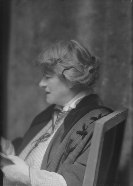 Terry, Ellen, Miss, portrait photograph, 1915. Creator: Arnold Genthe.