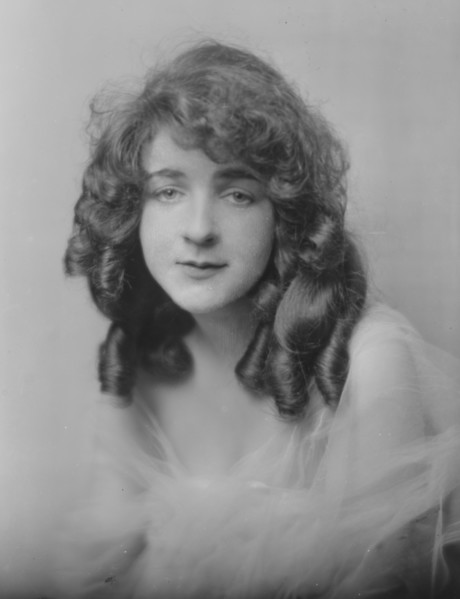 Turner, Janet, Miss, portrait photograph, not before 1916. Creator: Arnold Genthe.