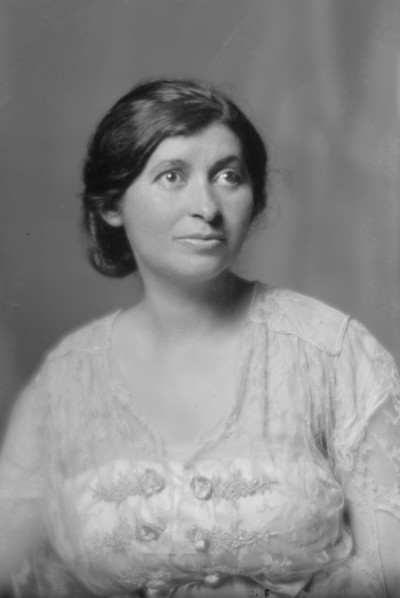 Walling, Anna Strunsky, portrait photograph, 1914 May 27. Creator: Arnold Genthe.