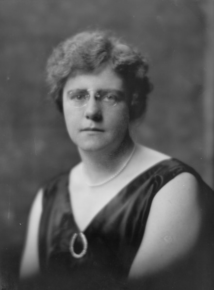 Watson, S.K., Miss, portrait photograph, 1917 June 9. Creator: Arnold Genthe.