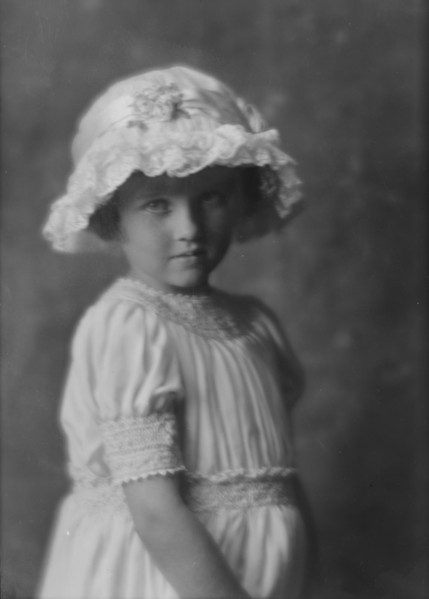 Newberry, Barbara, portrait photograph, 1915 June 22. Creator: Arnold Genthe.