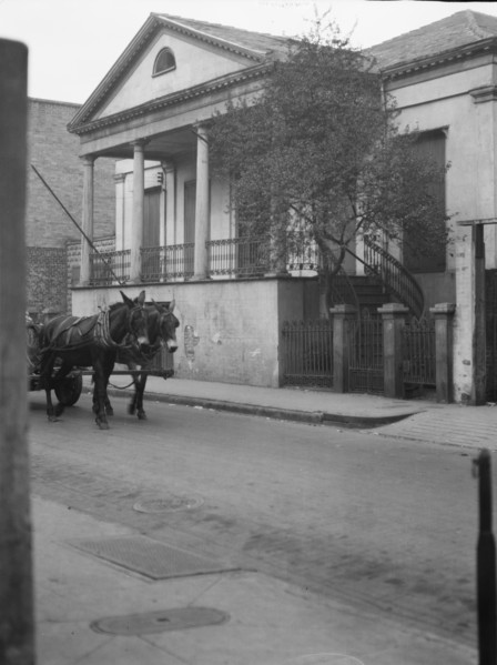 General Beauregard's house, 1113 Chartres Street, New Orleans, between 1920 and 1926. Creator: Arnold Genthe.