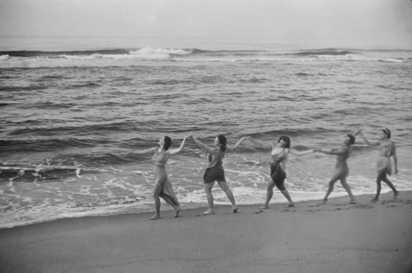 Elizabeth Duncan dancers and children, between 1916 and 1941. Creator: Arnold Genthe.