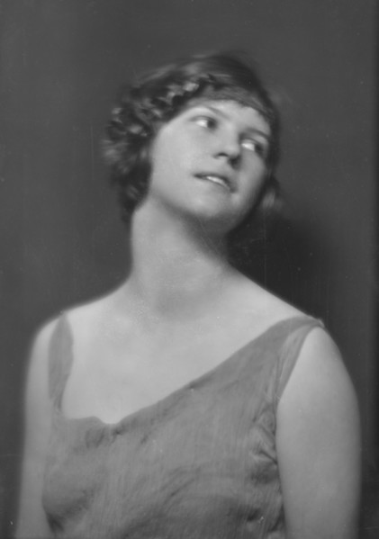 Florence Noyes dancers, portrait photograph, between 1915 and 1918. Creator: Arnold Genthe.