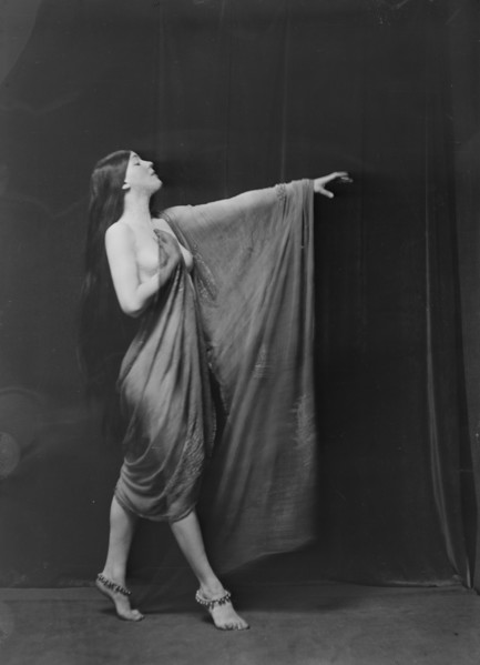 Fontaine, Miss, 1918 Oct. 3. Creator: Arnold Genthe.