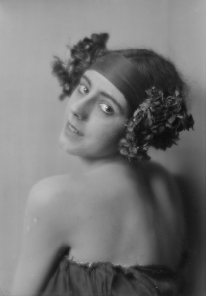 Marion Morgan dancer, portrait photograph, between 1914 and 1927. Creator: Arnold Genthe.