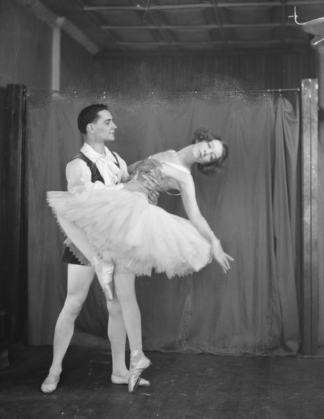 Swiskaya, Countess, and male dance partner, between 1917 and 1929. Creator: Arnold Genthe.