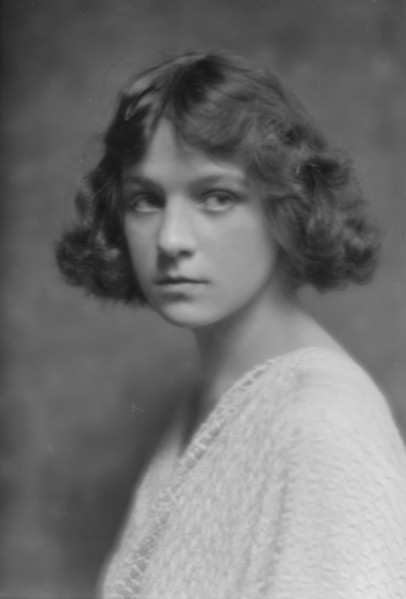 Isadora Duncan dancer, portrait photograph, between 1915 and 1923. Creator: Arnold Genthe.