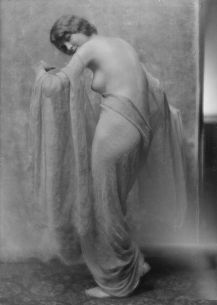 Marcellus, Irene, portrait photograph, 1915. Creator: Arnold Genthe.