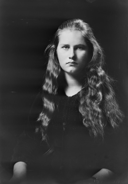 Miss Katherine Pillsbury, portrait photograph, 1919 Sept. 29. Creator: Arnold Genthe.