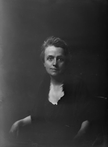 Mrs. John J. Albright, portrait photograph, 1919 Oct. 23. Creator: Arnold Genthe.
