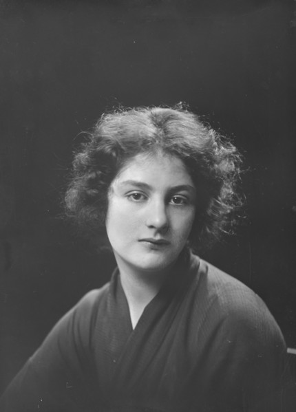 Miss Hortense Alden, portrait photograph, 1919 Feb. Creator: Arnold Genthe.