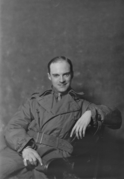 Captain Bruce Bainsfather [sic], portrait photograph, 1918 Oct. 8. Creator: Arnold Genthe.
