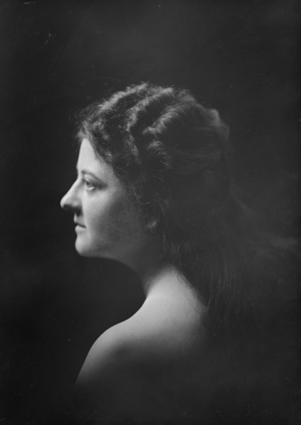 Miss Doris Doscher, portrait photograph, 1918 Dec. 12. Creator: Arnold Genthe.