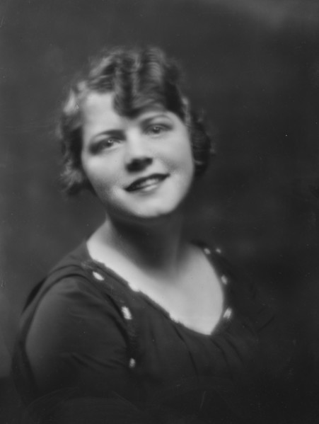 Miss Linden Freeman, portrait photograph, 1918. Creator: Arnold Genthe.