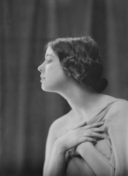 Miss Arline Graham, portrait photograph, 1918 Mar. or Apr. Creator: Arnold Genthe.