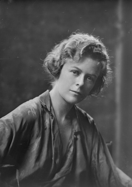 Miss Elizabeth Houghton, portrait photograph, 1919 June 17. Creator: Arnold Genthe.