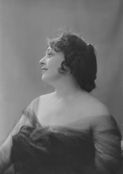 Mrs. La Barre, portrait photograph, 1918 May 17. Creator: Arnold Genthe.