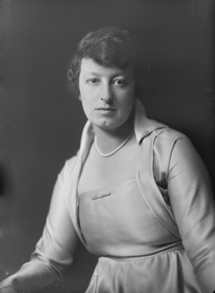 Miss Rena Maitland, portrait photograph, 1918 Dec. 5. Creator: Arnold Genthe.