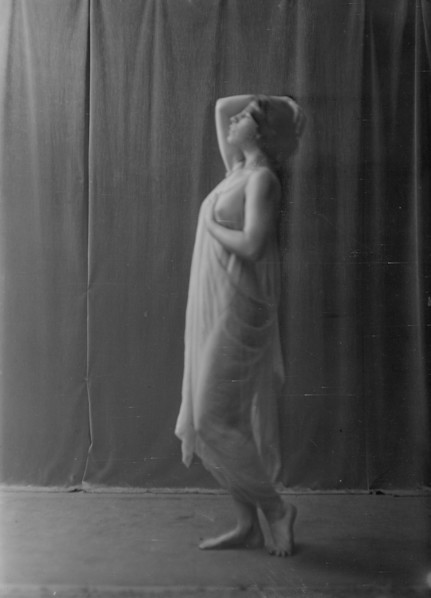 Miss Aurah Melnor, 1918 Sept. 6. Creator: Arnold Genthe.