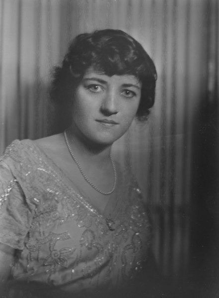 Mrs. Ruth Frances Miller, portrait photograph, 1918 July 13. Creator: Arnold Genthe.