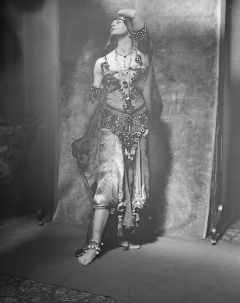Miss Fontaine, between 1915 and 1920. Creator: Arnold Genthe.
