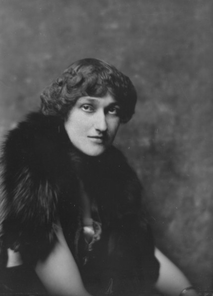 Miss Katherine Richards, portrait photograph, 1917 Dec. Creator: Arnold Genthe.