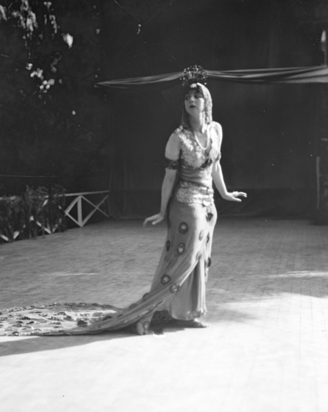 Ruth St. Denis dancers, between 1910 and 1935. Creator: Arnold Genthe.