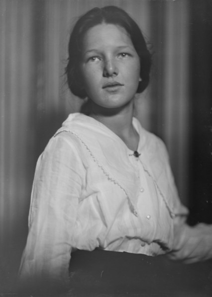 Mrs. Baldwin Smith, portrait photograph, 1918 Nov. 23. Creator: Arnold Genthe.