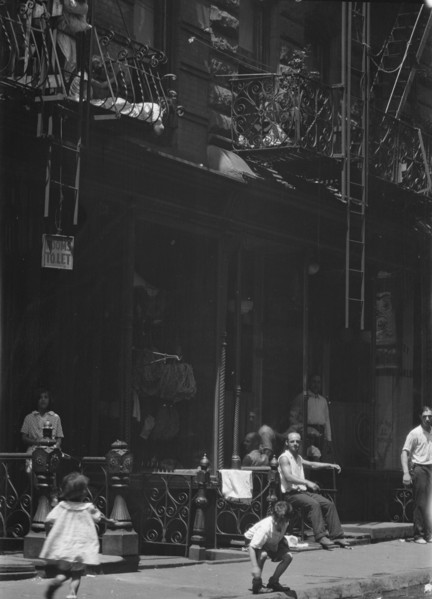 Street scene in an American city, between 1896 and 1942. Creator: Arnold Genthe.