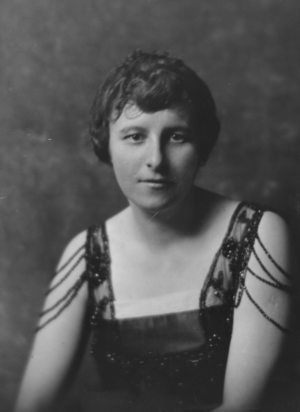 Mrs. E.R. Tinker, portrait photograph, 1917 Dec. 8. Creator: Arnold Genthe.