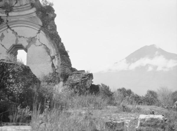 Travel views of Cuba and Guatemala, between 1899 and 1926. Creator: Arnold Genthe.