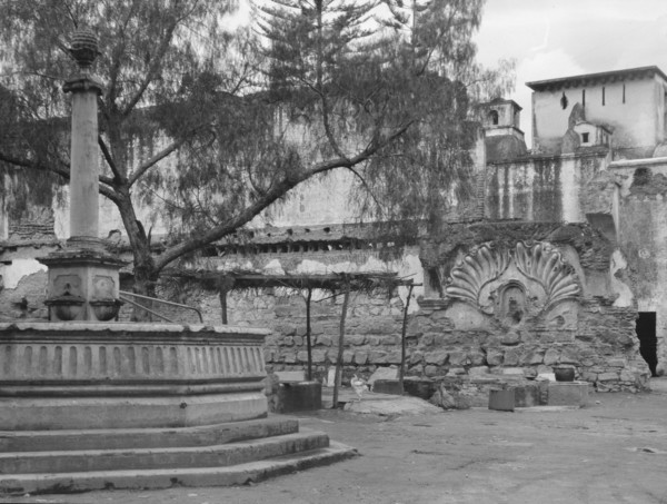 Travel views of Cuba and Guatemala, between 1899 and 1926. Creator: Arnold Genthe.