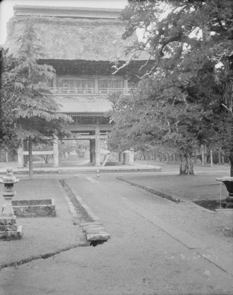 Travel views of Japan and Korea, 1908. Creator: Arnold Genthe.