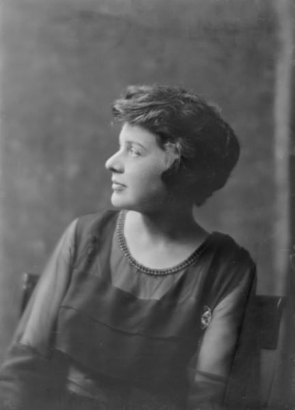 Miss Olive Wyndham, portrait photograph, between 1918 and 1921. Creator: Arnold Genthe.