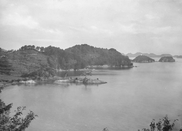 Travel views of Japan and Korea, 1908. Creator: Arnold Genthe.