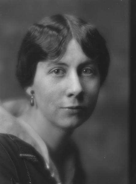 Osbourn, Lloyd, Mrs., portrait photograph, 1915 Feb. 6. Creator: Arnold Genthe.