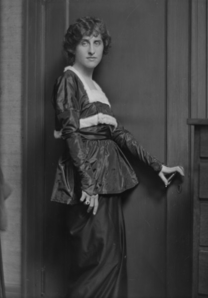Plimpton, Albert, Mrs., portrait photograph, 1913 Dec. 18. Creator: Arnold Genthe.