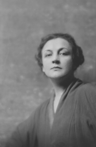 Read, Mrs., portrait photograph, 1916. Creator: Arnold Genthe.