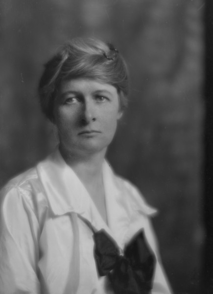 Reynolds, Jackson, Mrs., portrait photograph, 1915. Creator: Arnold Genthe.