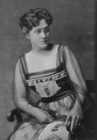 Spear, C.H., Mrs., portrait photograph, 1915 Nov. 26. Creator: Arnold Genthe.