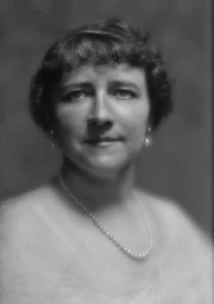 Velie, W.L., Mrs., portrait photograph, 1913. Creator: Arnold Genthe.