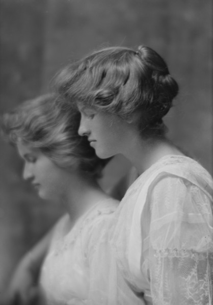 Ward, Dorothy, Miss, and Jane Ward, portrait photograph, 1914 June 11. Creator: Arnold Genthe.