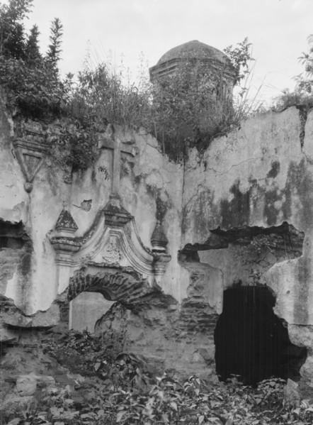 Travel views of Cuba and Guatemala, between 1899 and 1926. Creator: Arnold Genthe.