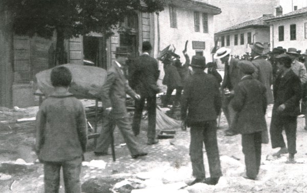 'Sarajevo, Les maisons et magasins serbes sont saccages', 1914. Creator: Walter Tausch.