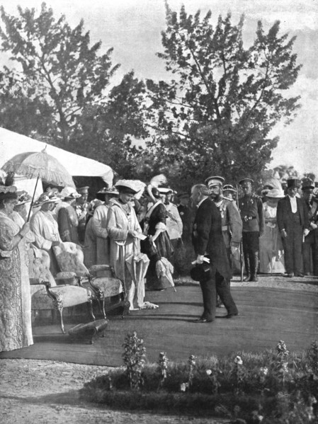 ''Le President de la Republique en Russie; Au Camp de Kransnoie-Selo, 22 juillet', 1914. Creator: Unknown.