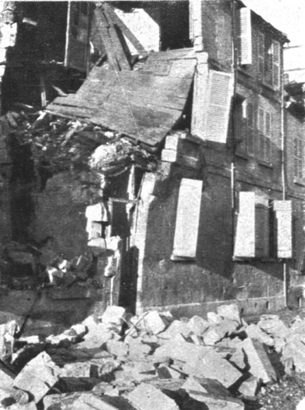 ''Les Combats Devant Soissons; Une maison eventree par un obus', 1915. Creator: Unknown.